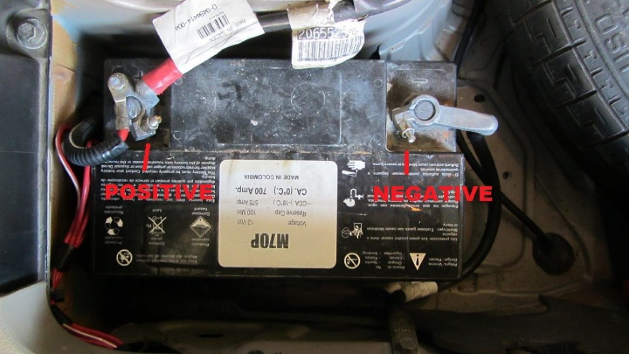 præcedens Lege med kantsten How to replace the battery in Volvo S60, V70, XC70, S80, XC90