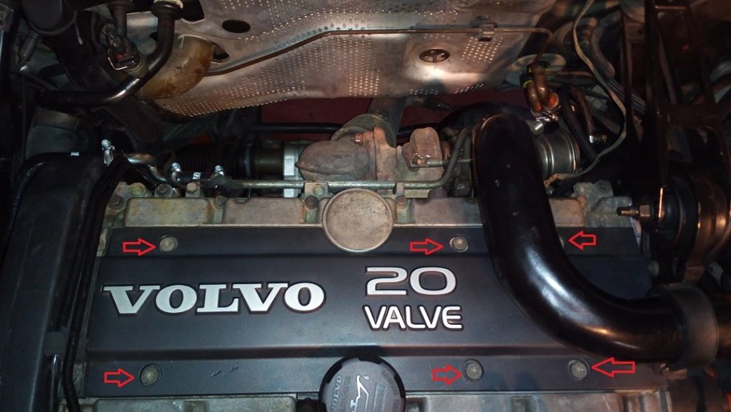 volvo-850-s70-v70-c70-1998-change-spark-plugs_1