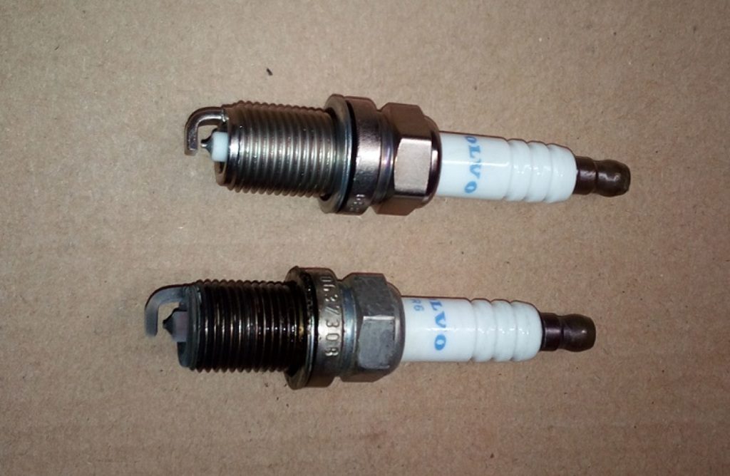 volvo-850-s70-v70-c70-1998-change-spark-plugs_7