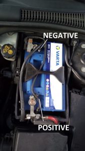 how-to-replace-battery-volvo-s40-v50-c30-c70-DISCONNECT-TERMINALS